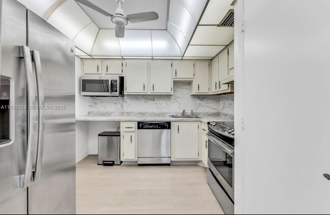 Foto del edificio - 4172 Inverrary Dr