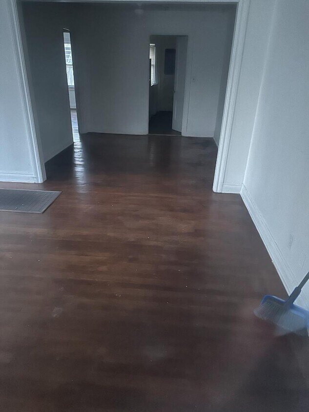 Foto principal - 644 N Bell Ave