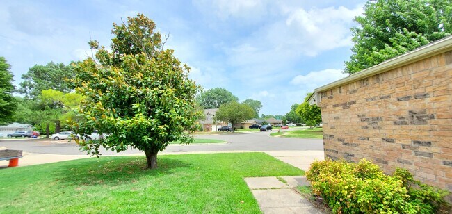 Building Photo - 1536 Creekside Dr