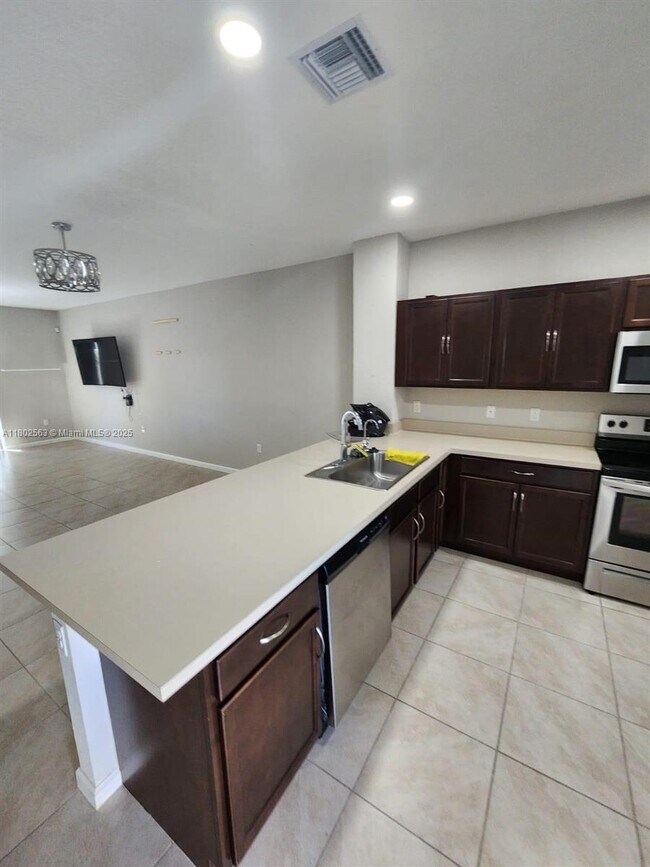 Foto del edificio - 2810 NW 181st St