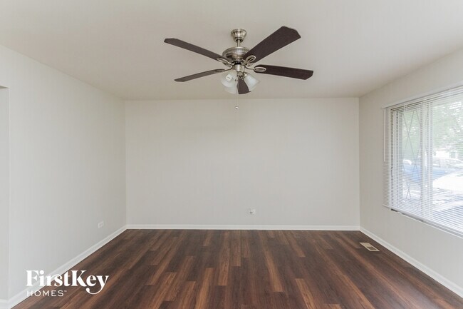 Foto del edificio - 5144 Oakwood Ct