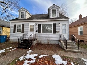 Building Photo - 3020 Leahy St