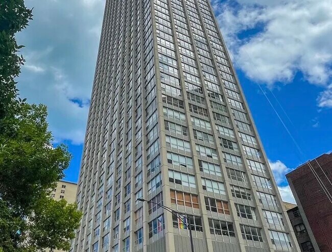 Foto del edificio - 655 W Irving Park Rd