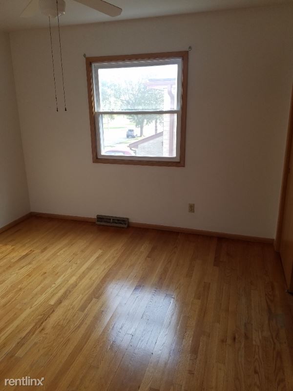 Foto principal - 3 br, 1.5 bath Townhome - 4043 N 82nd St