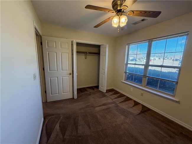 Foto del edificio - 706 Meghan St