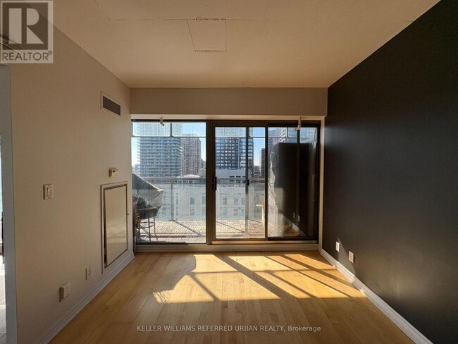 Building Photo - 22 Wellesley St E