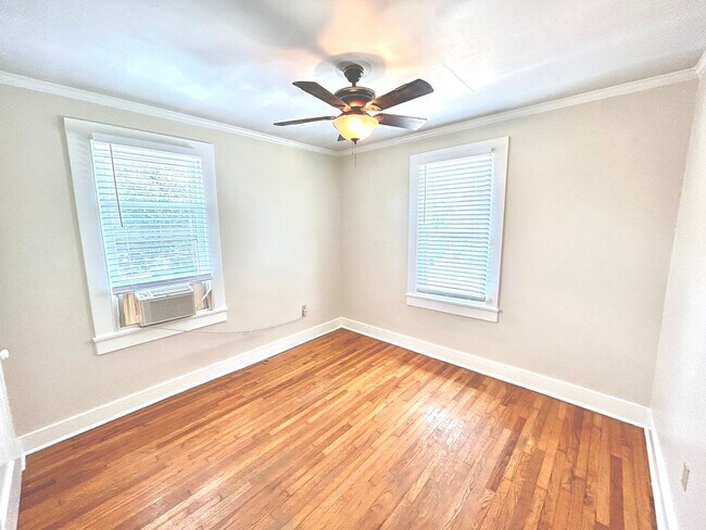 Foto del edificio - 811 Kenmore Ave