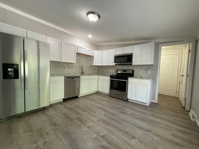 Building Photo - 3 Bedroom 2 Full Bath Home In Valpo