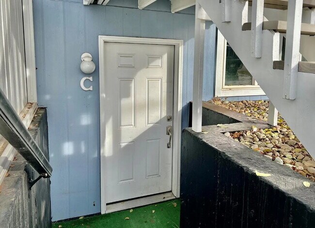 Building Photo - Beautiful 2-Bedroom Gem with Spacious Layo...