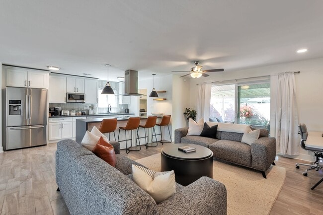 Foto del edificio - Updated and Spacious 3BED/2BATH Scottsdale Home