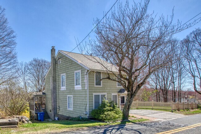 Building Photo - Lovely 2 Bedroom Single Family Home in Historic Monroe District