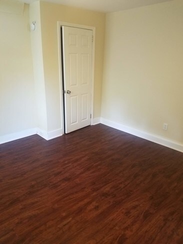 Foto del edificio - First Floor 1 Bedroom Apartment FOR RENT!