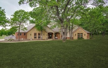 Building Photo - 101 Oakwood Dr