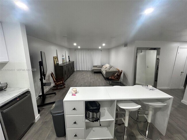 Building Photo - 14830 Naranja Lakes Blvd