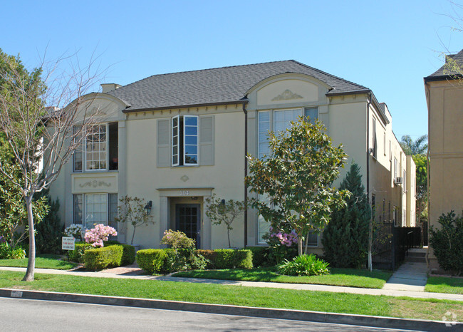 Building Photo - 204 South Reeves Drive Apartments