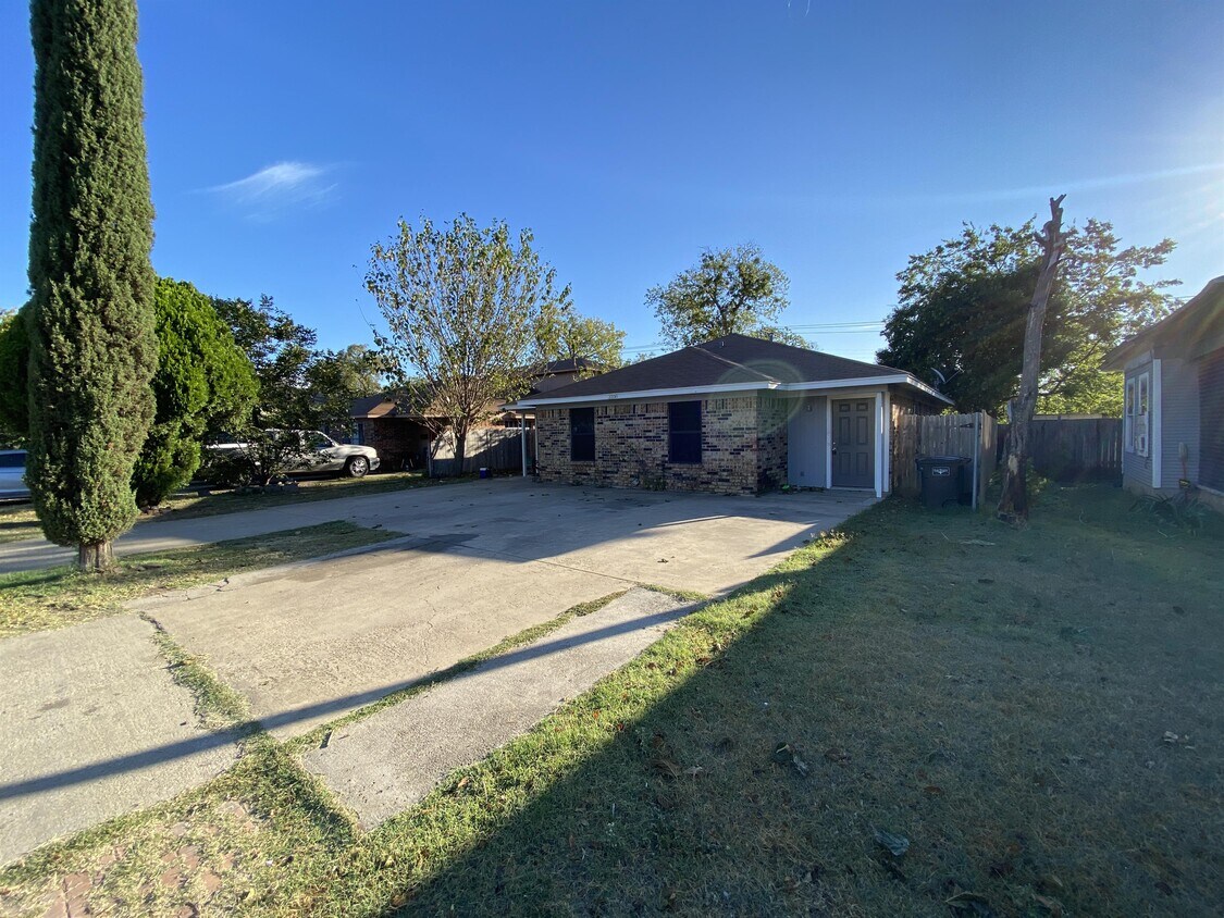Primary Photo - 3108 N Main St
