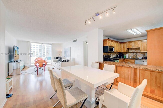 Building Photo - 5555 Collins Ave