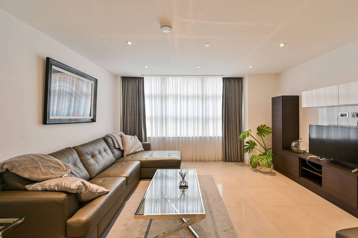 Foto principal - 2155-2155 Chester Dr