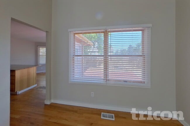 Building Photo - 106 N 49th Ave Ct