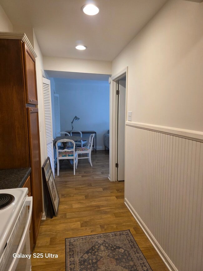 Building Photo - 161 Melrose Ave