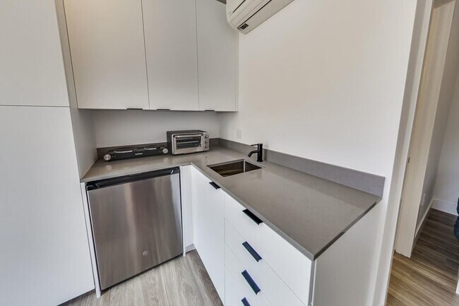 Building Photo - Artthaus Mandela: New Luxury Apartments! 4...
