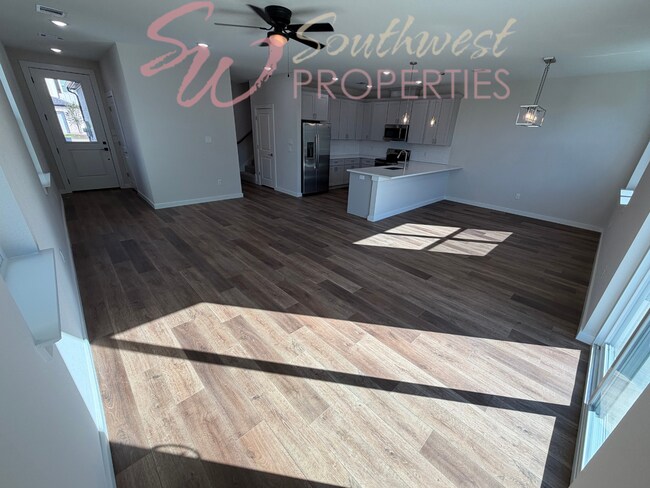 Foto del edificio - FOUR bedroom townhouse. Off campus living with easy, close to campus style!
