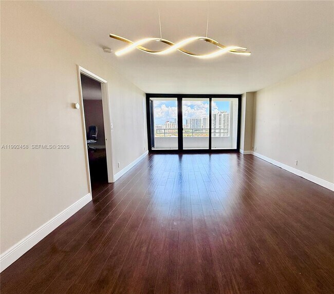 Building Photo - 20355 NE 34th Ct