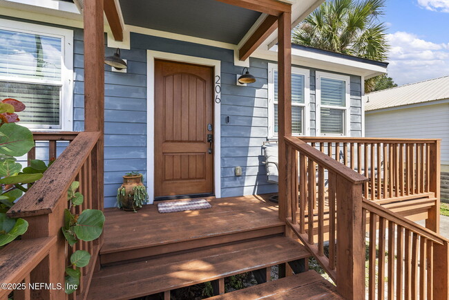 Building Photo - 206 Cabeza St
