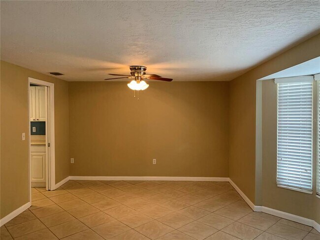Foto del edificio - 3370 Springmill Cir