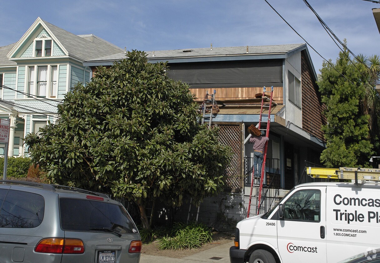 Building Photo - 2205 San Antonio Ave