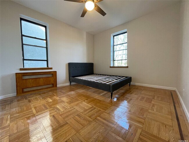 Foto del edificio - 1053 E 13th St