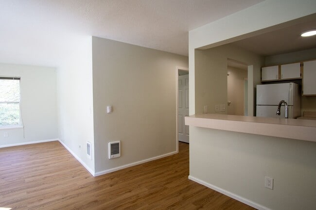 Building Photo - Beautiful & Spacious 2 Bed 2 Bath by Lair Hill Park!