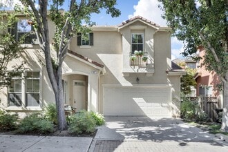 Building Photo - 413 Nicholas Dr