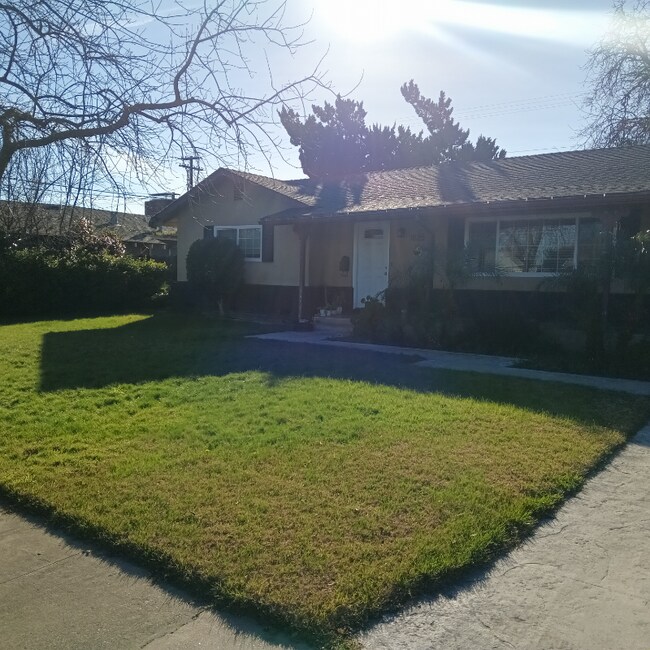 Building Photo - 1825 College Ave