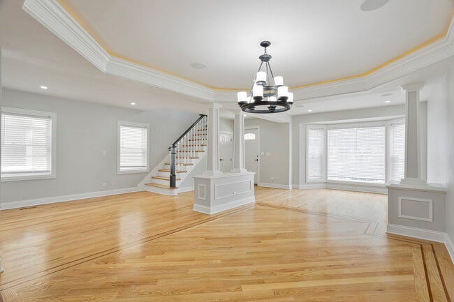 Entry/ Living Room - 5155 W School St