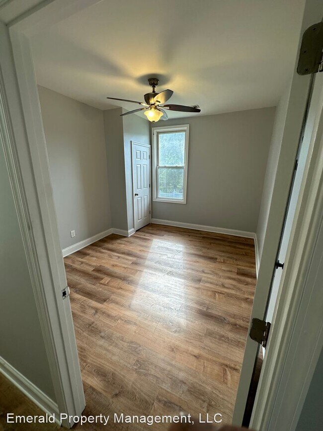 Foto del edificio - 2 br, 1 bath House - 5212 Kenwood Avenue, ...