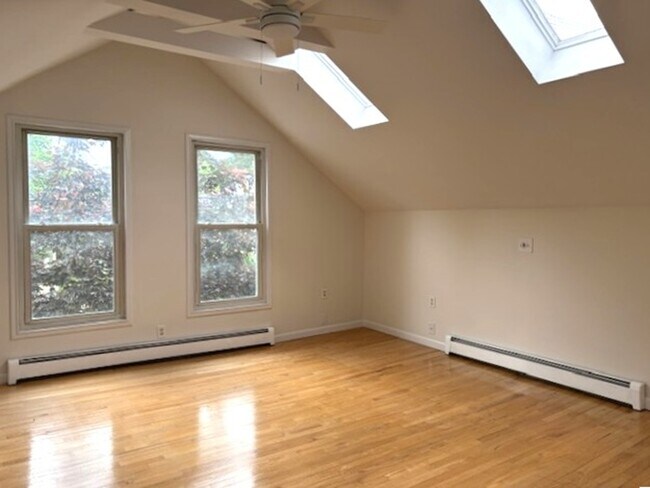 Foto del edificio - 241 Nelson Ave
