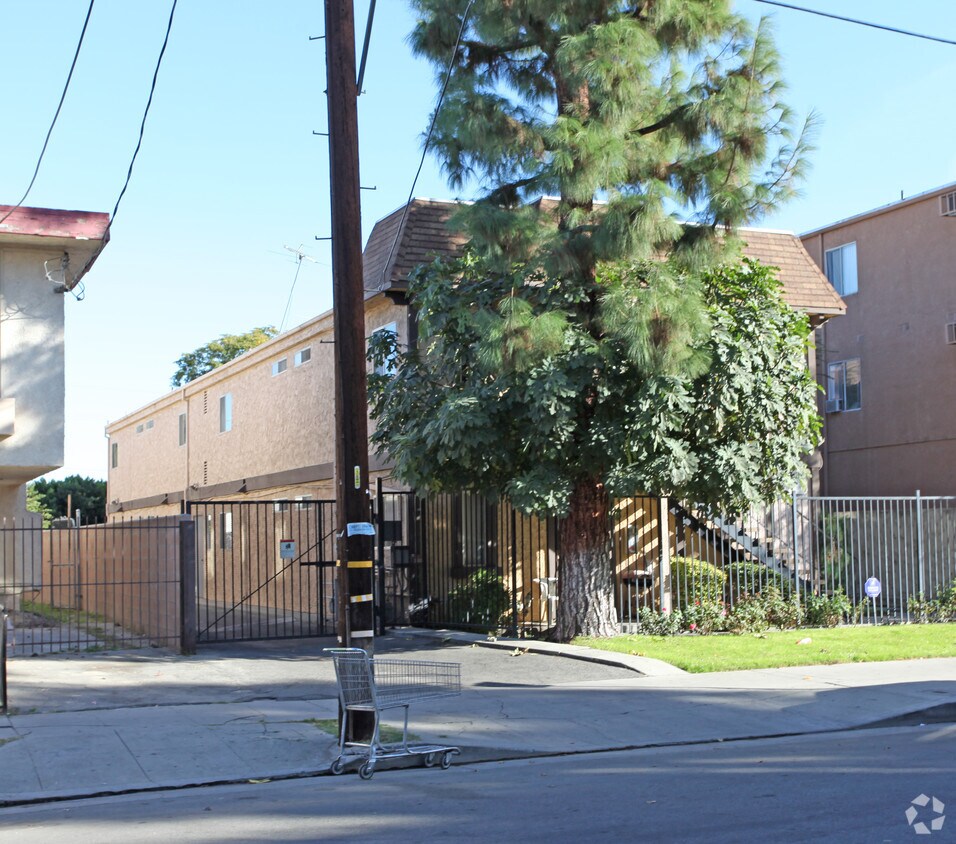 Building Photo - 6922 Milwood Ave