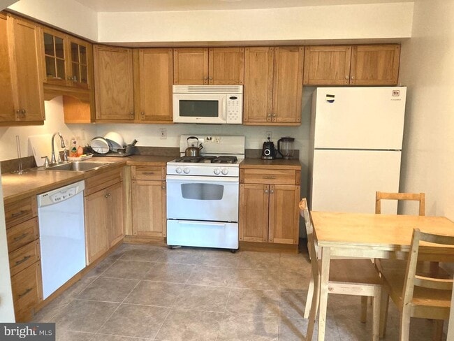 Building Photo - 9 Suntop Ct