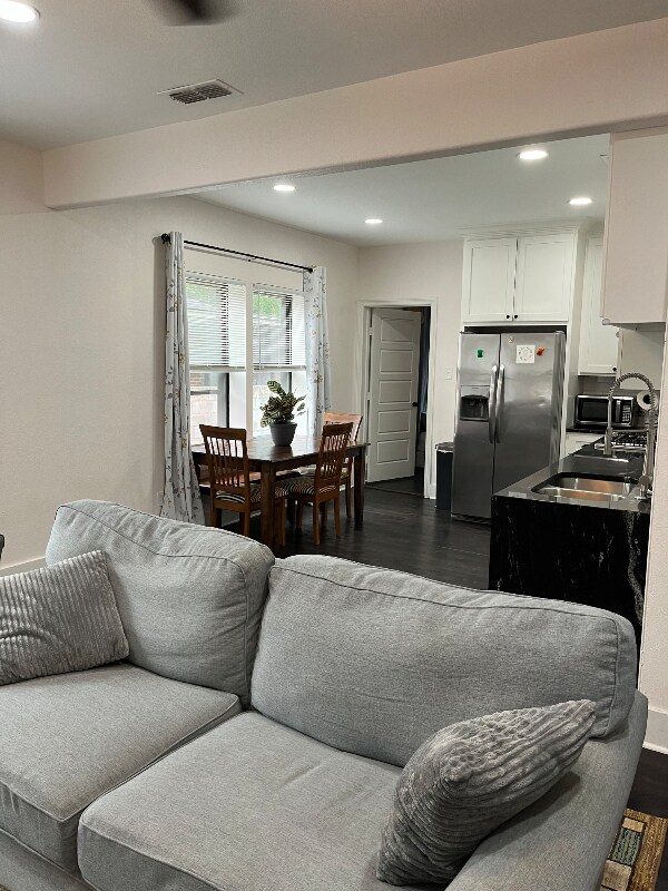 Foto del edificio - 300 S Saunders Ave