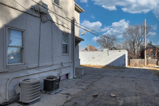 Building Photo - 1309 S 32nd St
