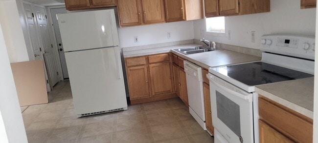 Kitchen - 2010 Grammercy Ave