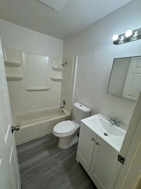 Building Photo - 2553 Glen- 2bd 1 bath