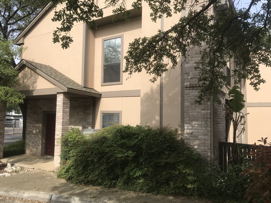 11839 Parliament St, San Antonio, TX 78216 Condo for Rent in San