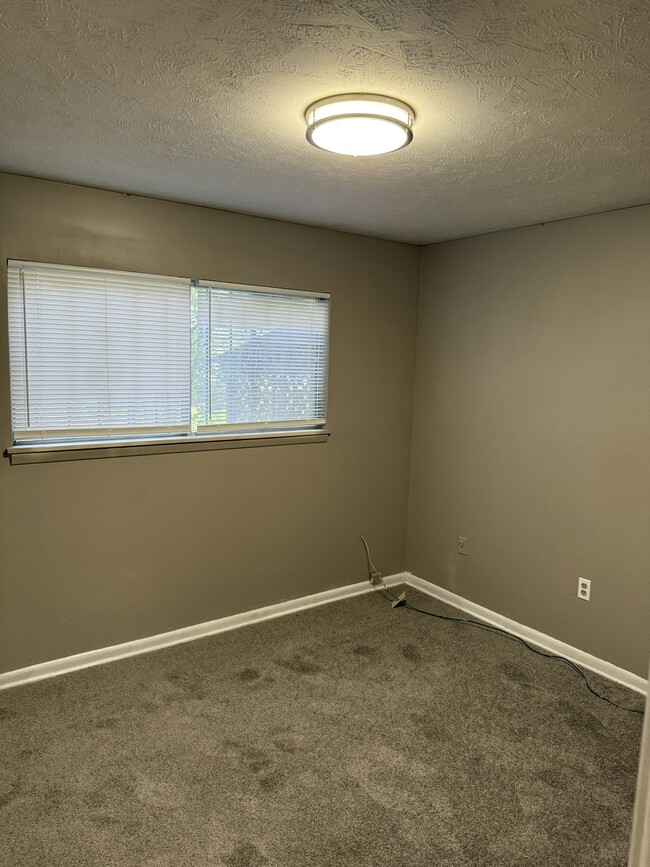 Building Photo - 1063 Capri Cir