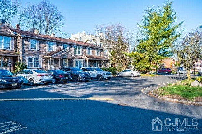 Foto del edificio - 216 E 7th St
