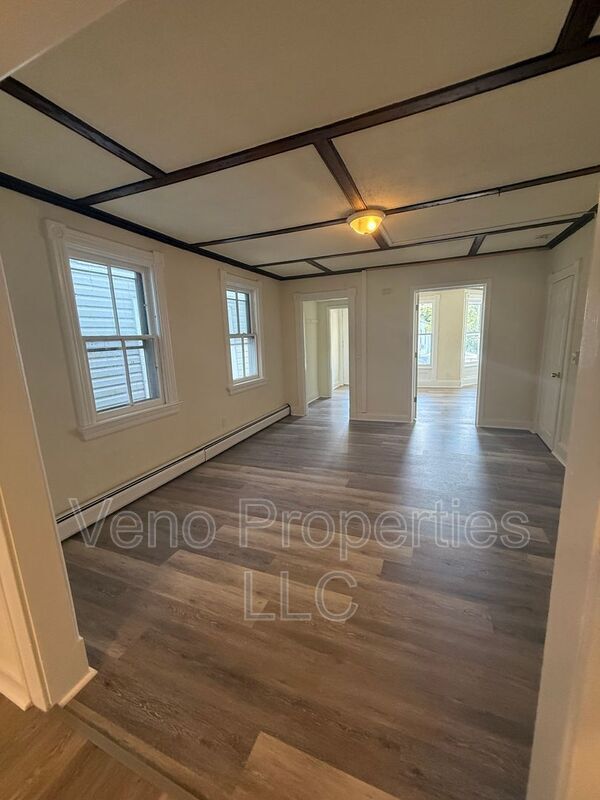 Building Photo - 91 Egbert St