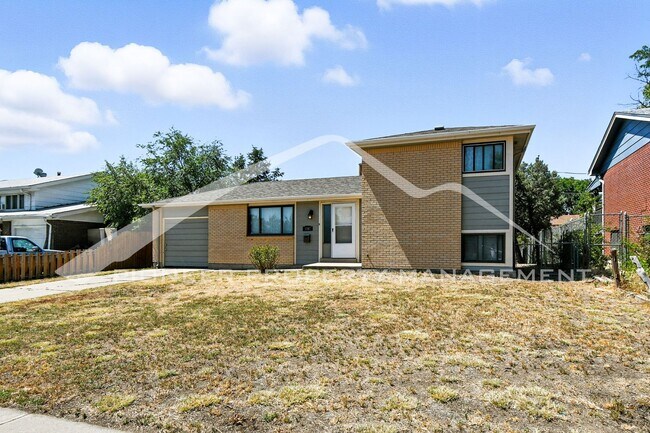 Foto del edificio - Spacious Home with Washer/Dryer and Fenced...
