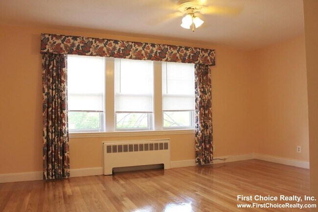 Building Photo - 865 Boylston St