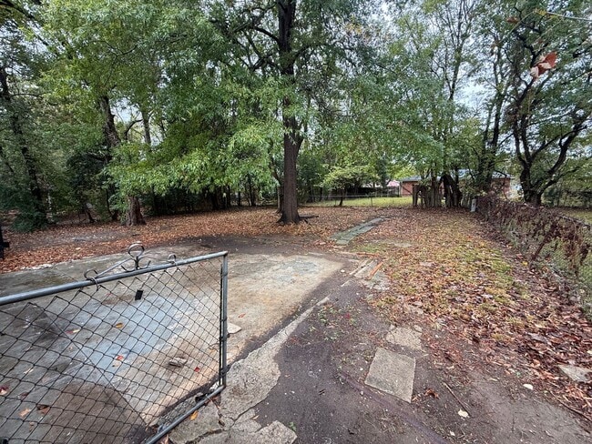 Building Photo - ** 3 Bed 2 Bath located off Virginia Loop ...